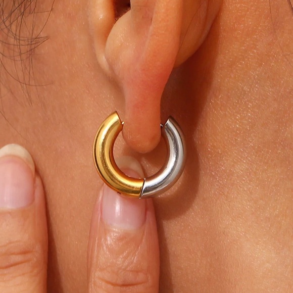 AVARIA EARRINGS - 18k gold plated & silver hoops (water resistant) - Picture 2 of 7